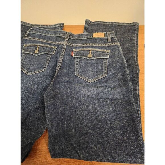 Levi 12M Perfectly Slimming 512 Boot Cut Jeans. Measures approx 31W x 31 inseam - Picture 7 of 10